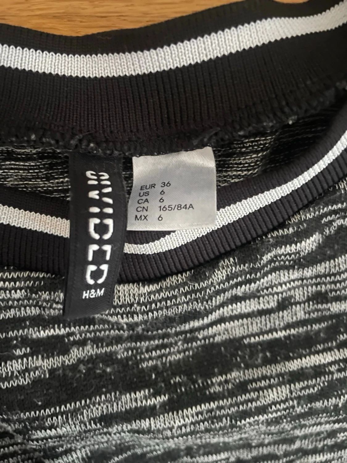 Svartvit randig kort klänning H&M - 2