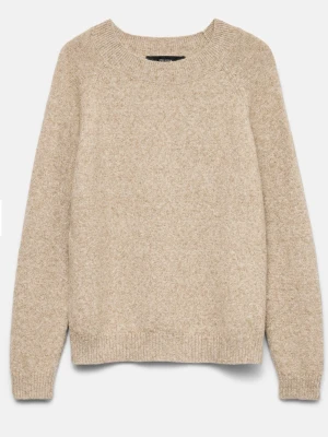 Beige stickad tröja  - Basic o mjuk stickad tröja från vero moda. Typ aldrig använd, dvs bra skick o inga defekter. Skriv för fler bilder 🤗