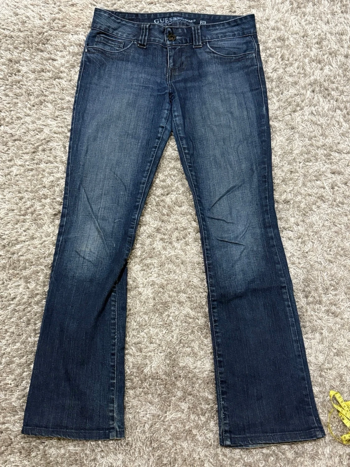 Blå bootcut jeans med broderade fickor - 2