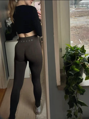 Relode thights prime scrunch  - Använda vid 1 tillfälle så nyskick! (Se bilder)  Storlek S  Färg: grå  Se mina övriga Relode annonser 🤗