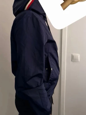 Moncler jacka  - Stl 1 motsvarar S, äkta jacka - inget kvitto eller tillbehör förutom dustbag och lappar. Priset är inte hugget i sten kan gå ner mycket vid snabbaffär 