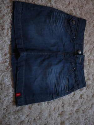 Edc esprit kjol - Mörk blå jeanskjol i bra skick från edc esprit! Storlek 30, Midjemått: ca 35cm Längd: ca 35 cm. 💓💓