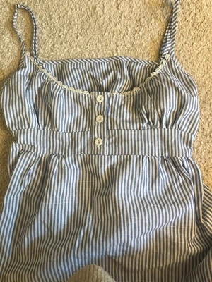 Brandy Melville linne liknande - Liknar brandy linnet men köpt second hand här på plick