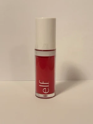 e.l.f. Camo Liquid Blush  - Flytande blush av e.l.f I färgen ”Berry Well”. Oöppnad och redo till använda! Kontakta vid frågor :)