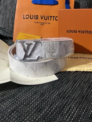 Lvv bälte  - Helt ny du får med allt köp på 