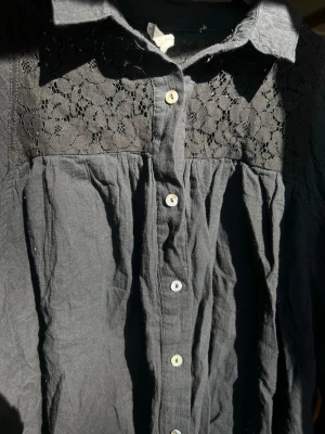 MILLIBON SOMMARTRÖJA - Luftig och lite oversized