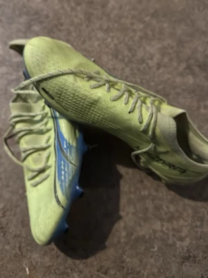 Puma fotbollsskor Ultra - Extremt sköna ultra. Använda sparsamt då jag har slutat spela fotboll. Köpta från unisport för 2000kr. Vid frågor hör av er