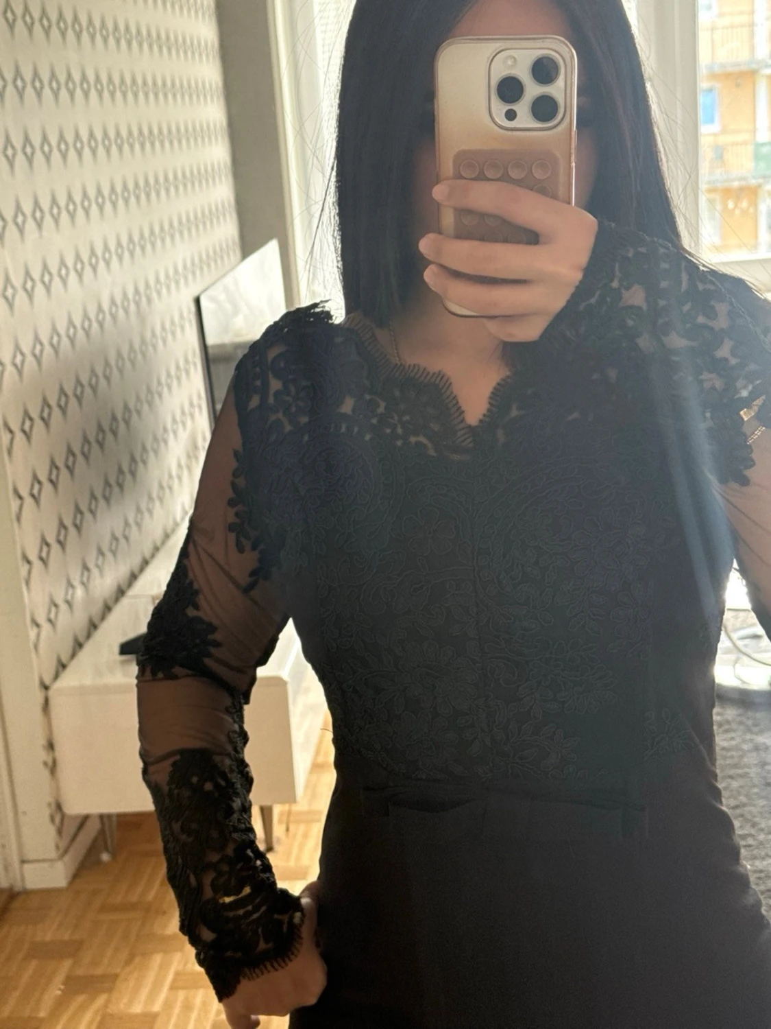 Svart lång klänning med lång ärm - 1