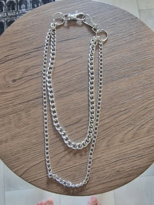 Byxkedja länkar - Byxkedja länkar. Innerkedja 52 cm. Ytterkedja 61 cm.