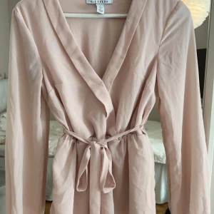 Nly trend blus - Super gullig blus från nly trend som inte längre används!