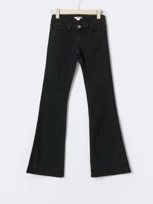 Svarta jeans  - Svarta jeans från Gina Young, strl 158. Lite urtvättade men i bra skick. Knapp på fickan i bak, skriv för fler bilder 