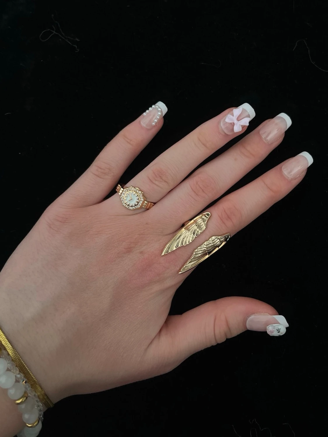 Guldig ring med vingar  - 2