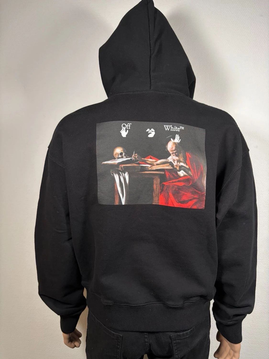 Svart hoodie Off-White med konsttryck