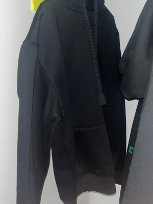 Syna hoodie - Syna world hoodie aldrig använd Storlek M jävligt skön matrial