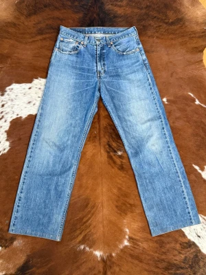 Vintage Levis 512 - Tjena! Säljer dessa riktigt snygga vintage levis 512, byxorna är i fint skick och passar W31/L30, hör av dig vid funderingar!🙌