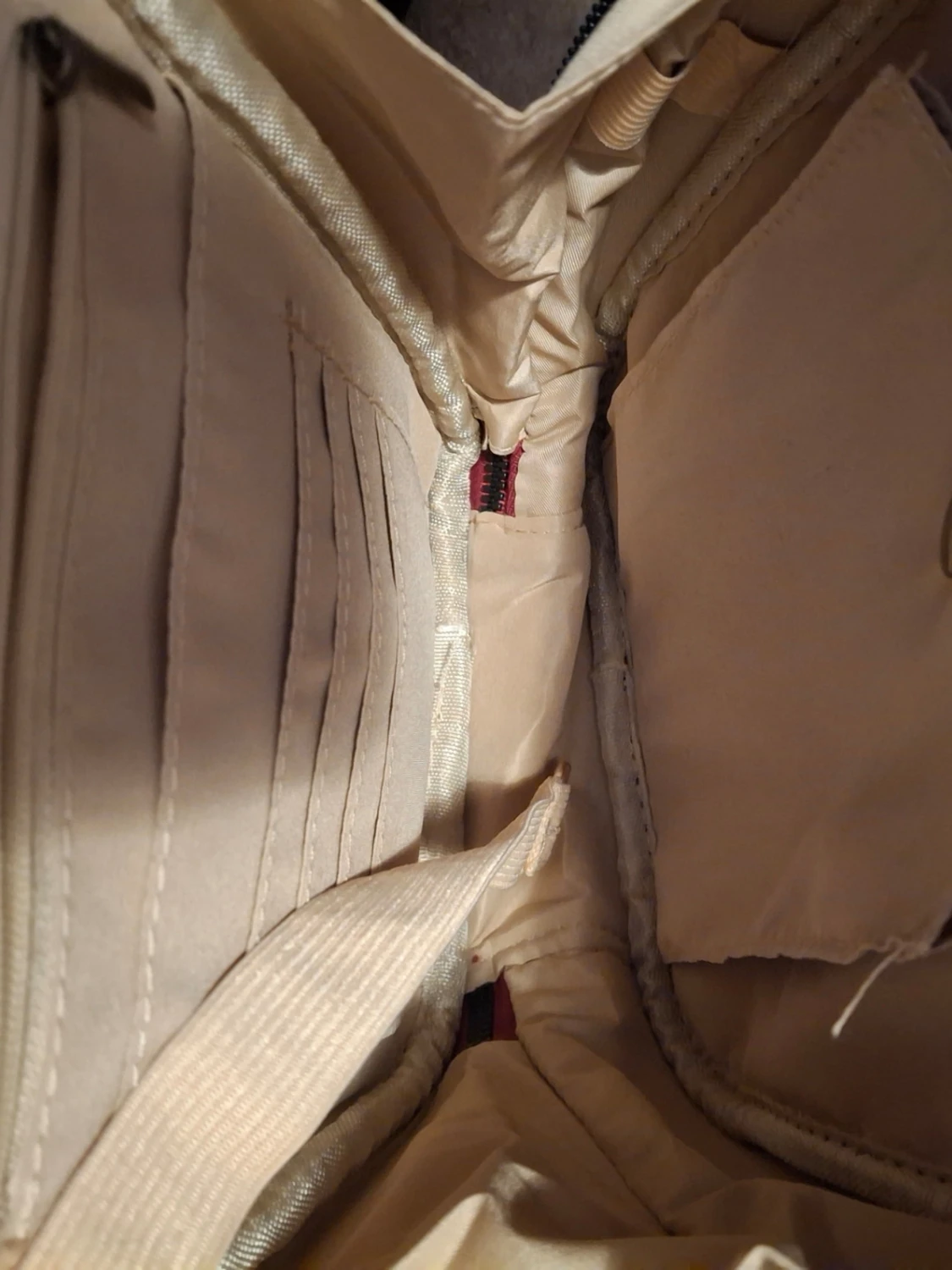 Mörkröd axelväska i skinnimitation - 3