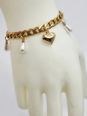 Handgjort armband med pärlor och hjärta  - Material-rostfritt stål.  Kedjetjocklek-6,2mm . 