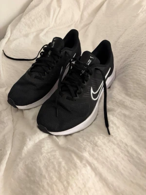 Nike Downshifter 11  - Storlek 45 herr, aldrig använda endast testade inomhus 