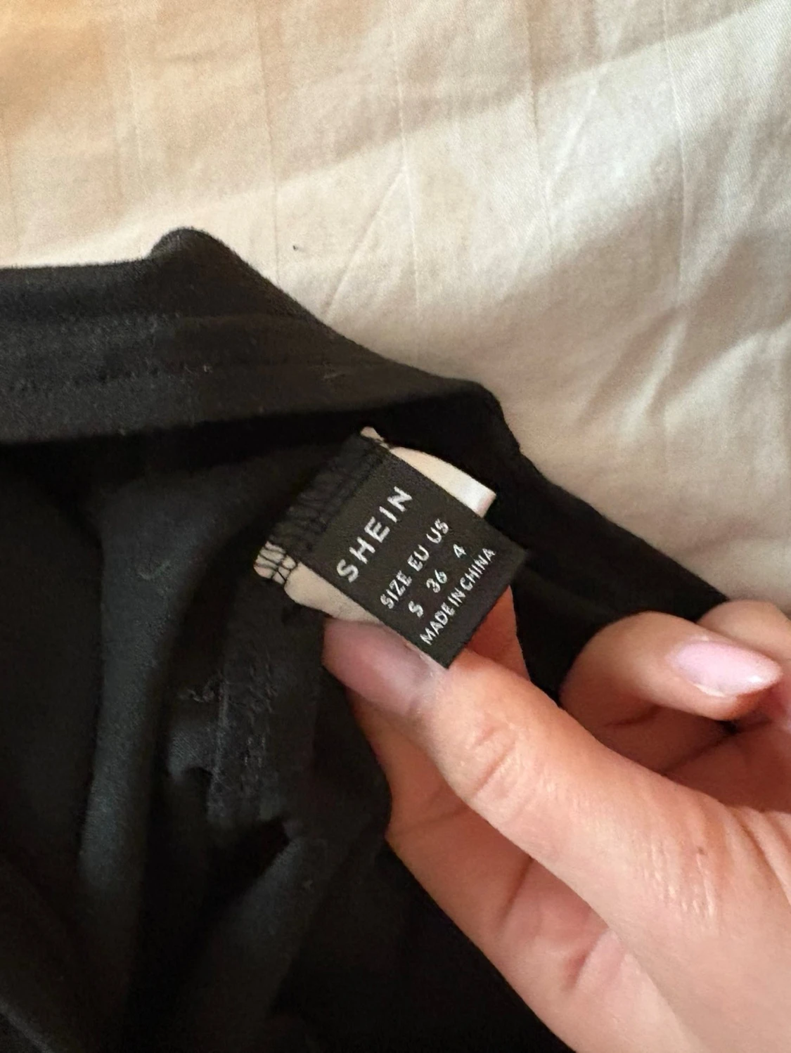 Svart off shoulder body  - 1