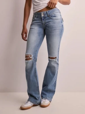 Ljusblå Lågmidjade jeans  - Ljusblå lowwaist bootcut jeans från Nelly i storlek 36, de är använda. Modellen heter Low Waist Bootcut Flap Pocket Jeans