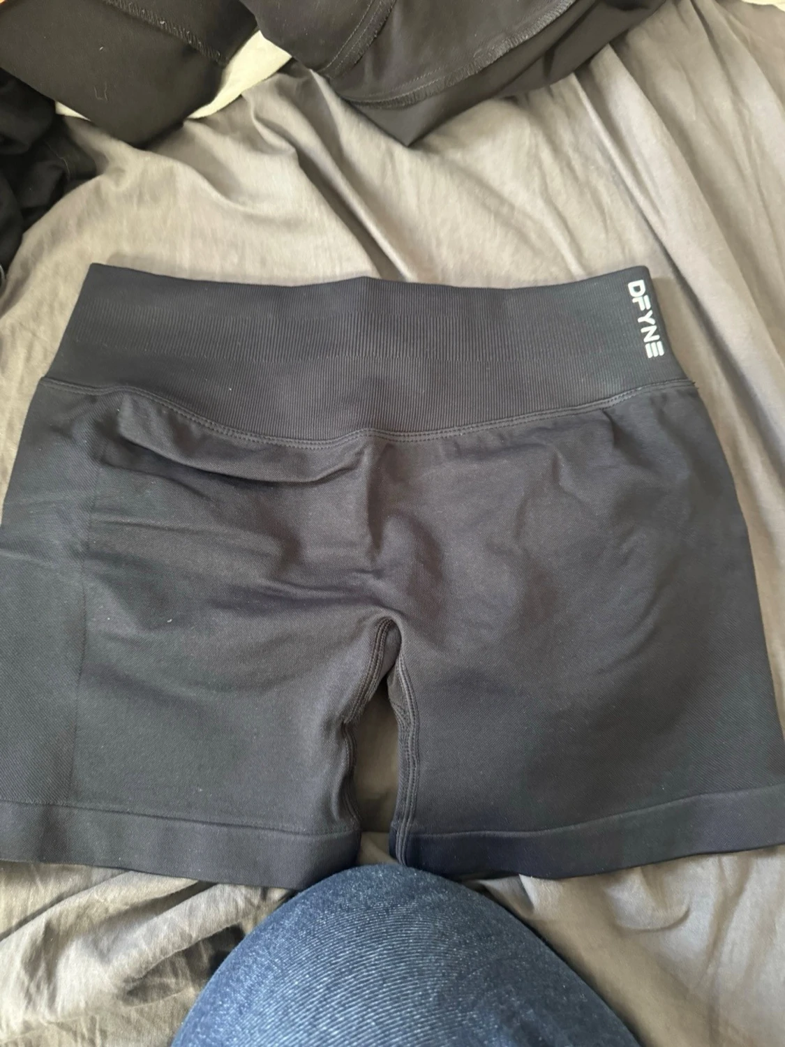 Svarta seamless shorts från DFYNE - 1