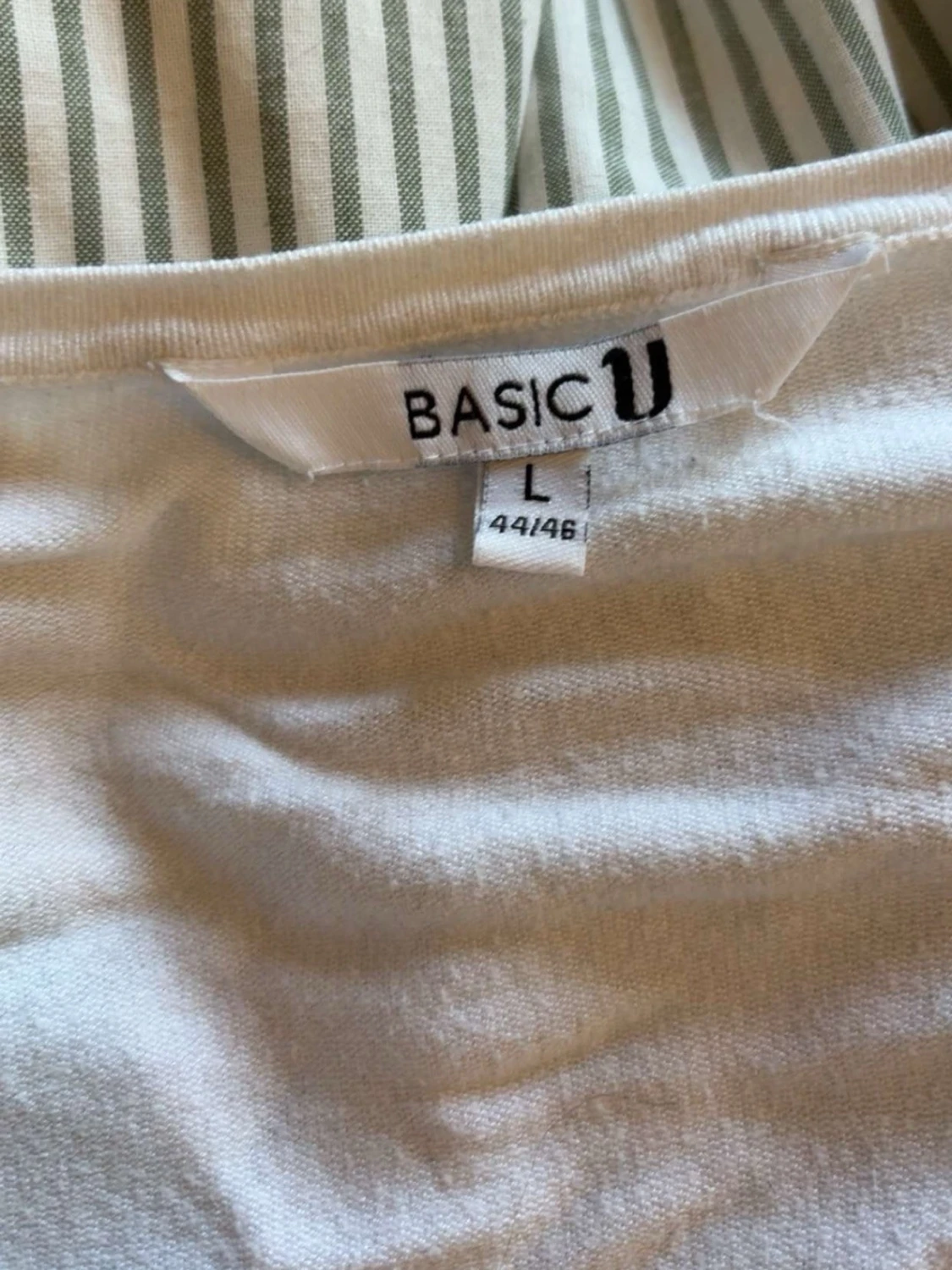 Vit kofta från BASICU med knappar - 1