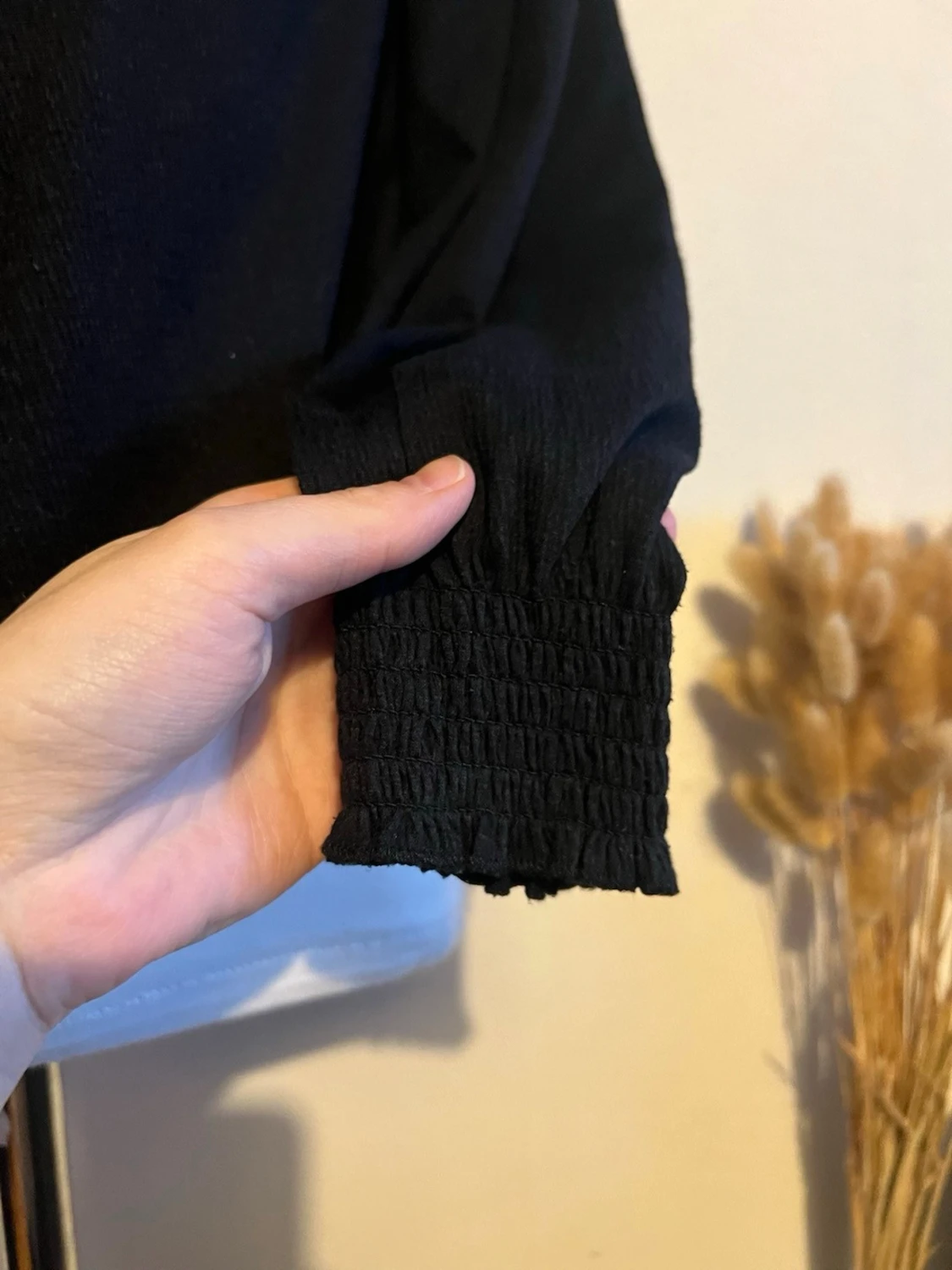 Svart off shoulder topp med smock - 1