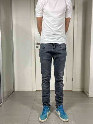 Replay Anbass Hyperflex Jeans - Säljer nu desss Replay Anbass Hyperflex jeans, skriv för fler bilder/frågor🙌🏼