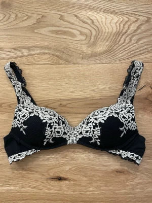 Intimissimi bh!!  - Säljer min Intimissimi bh i storlek 75B!! Använd ytterst få gånger och tvättar självklart innan jag skickar‼️‼️💞🥰