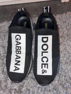 Dolce Gabbana skor - Använda 1 gång Skriv för frågor box medföljer 