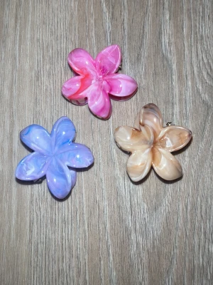 HårKlämmor - 🌸3St små hår klämmor (blommor) fungerande rosa,lila och brunaktig/nude färg💫