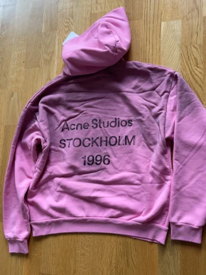 Acne studios hoodie - Helt ny med lappar storlek S (oversize), 1-3 dagars leveranstid