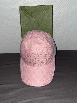 Rosa GG keps - Skriv privat för mer bilder