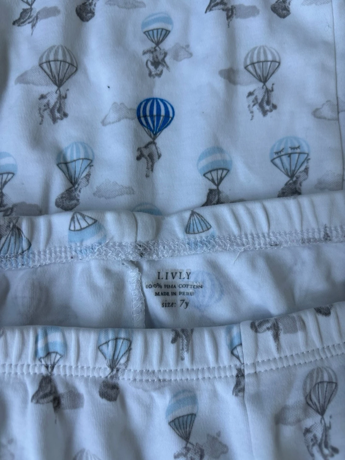 Vit pyjamas med luftballongsmönster Livly - 1