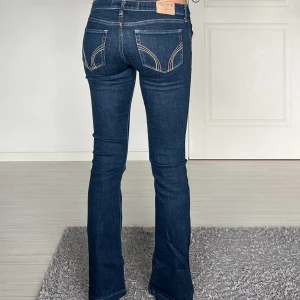 Jeans - Midjemått: 39cm rakt över, innerbenslängd: 75cm 💗