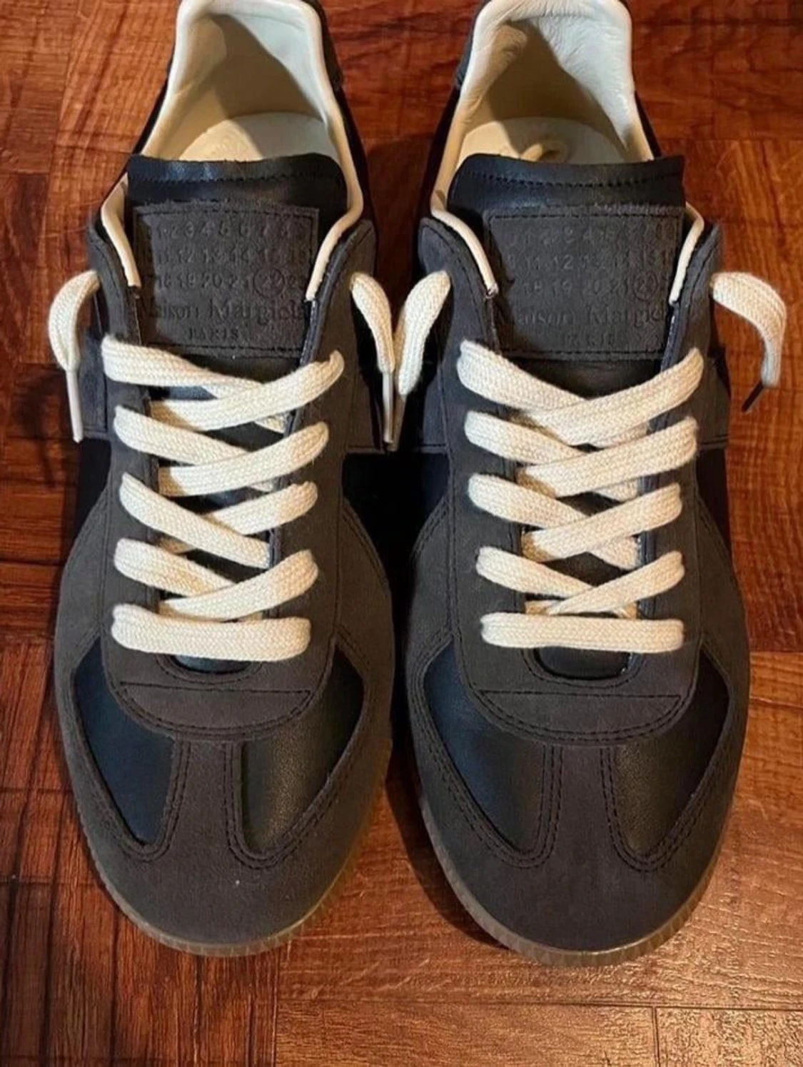 Svarta sneakers med vita detaljer - 4