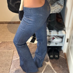 I.AM.GIA skinnbyxor - använda en gång, jag är 177 !! sjukt snygga och sköna skinnbyxor i PU-material 💙