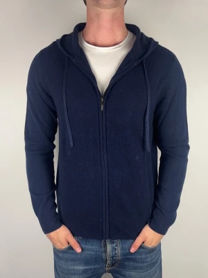 Emilio sarto kashmir hoodie - Storlek: S || Skick: nytt skick|| Nypris: Ca 3000kr || Följ för liknande produkter 🌊🍾