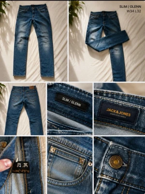 Nudie jeans - Säljer ett par blå slim fit jeans från nudie modell SLIM/GLENN. Jeansen har klassisk femficksdesign, snygga slitningar och kontrastsömmar. Passar perfekt för dig som gillar en smalare siluett och tidlös denimstil.