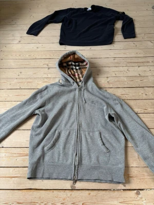 100% äkta Burrbery Zip Hodie  - 100% äkta tröja. Burrbery hodie grå 