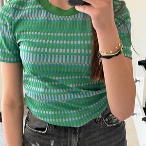 Zara topp - Säljer denna topp pga den kommer inte till användning! Aldrig använt förutom på bilden då❤️❤️ original pris 200