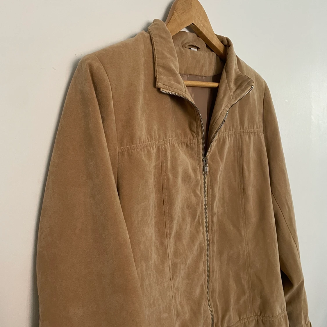 Beige bomberjacka i mockaimitation - 90