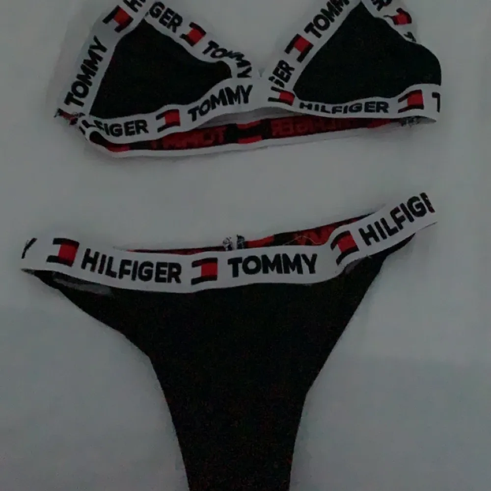Säljer en tommy hilfiger bikini som aldrig har använts. . Muu.