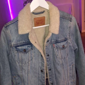 Levi’s Jacka - Levi’s jacka stl M till salu. Knappt använd, har mest hängt i garderoben. 
