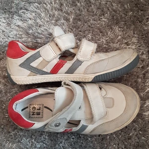 Sommarskor barn  - Sommarskor barn, storlek 34. Bra skick, använda ett par gånger. Betalning sker helst via swish. 