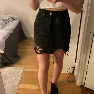  H&M kjol  - Typ aldrig använda och passar med allt.