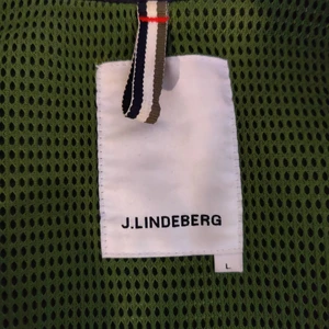 J.Lindberg - Vår/sommar/höst jacka från J.Lindberg som bara har sålts i ett fåtal exemplar. Inte ett märke eller fläck på den.