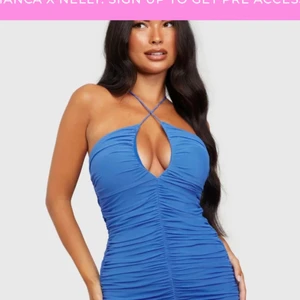 Blå klänning  - Säljer min oanvända blåa klänning, prislappen finns kvar och skriv privat för bilder.