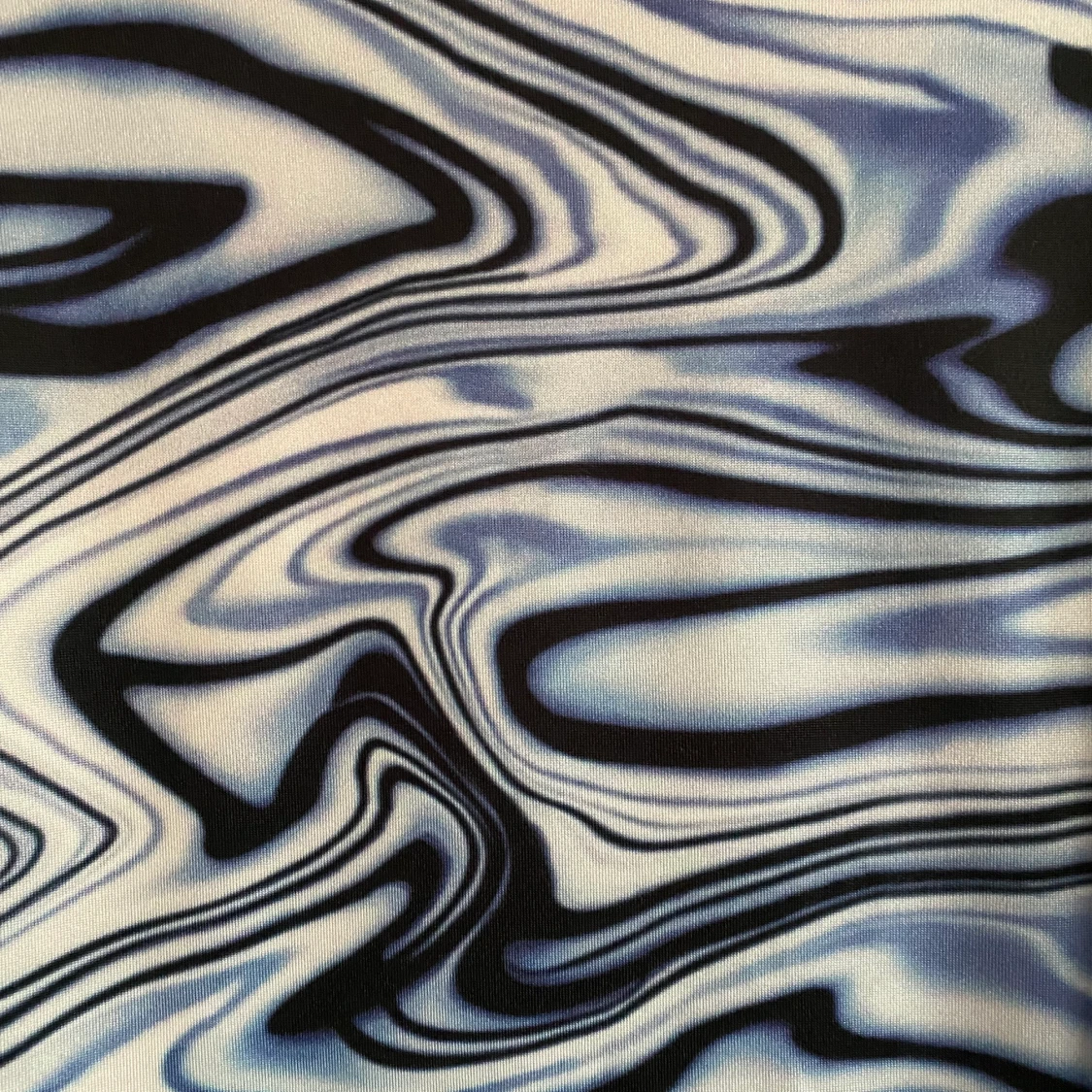 Långärmad tröja med blåvitt vågmönster  - 91