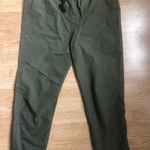 Gröna byxor - Gröna byxor i storlek M